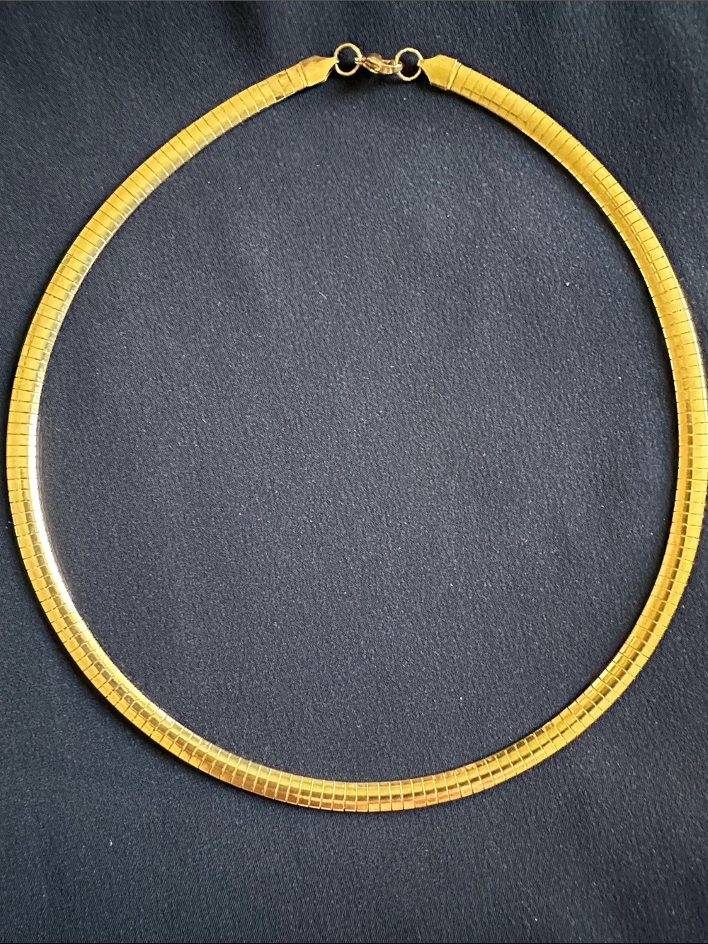 Goldtone EUC omega style necklace. Measures appx. 16” drop